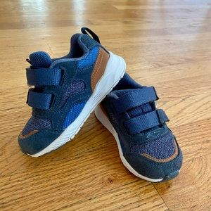 Stride Rite extra wide adaptable Velcro sneakers